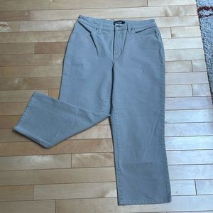 Cambio Basics Womens Size 10 Jessica Beige Straight Leg Relaxed capris